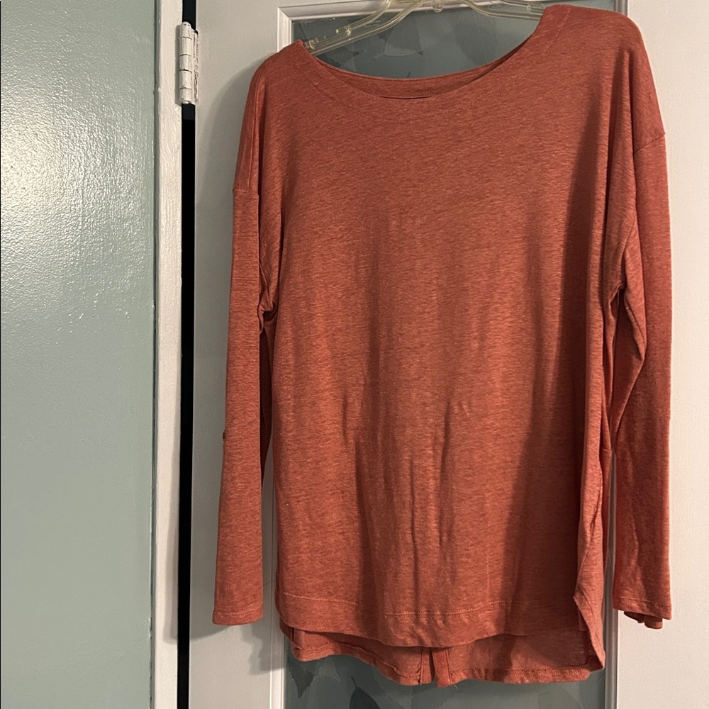 Adrienne Vittadini Coral Linen Top with button up back vent